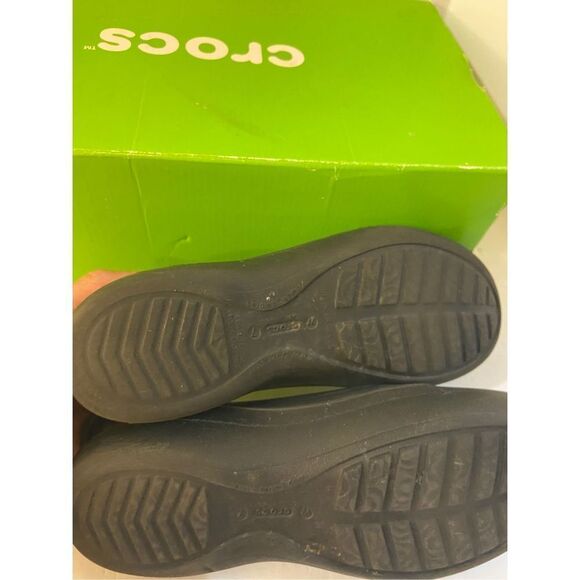 Crocs black slipper size 7 rosette - Picture 4 of 4